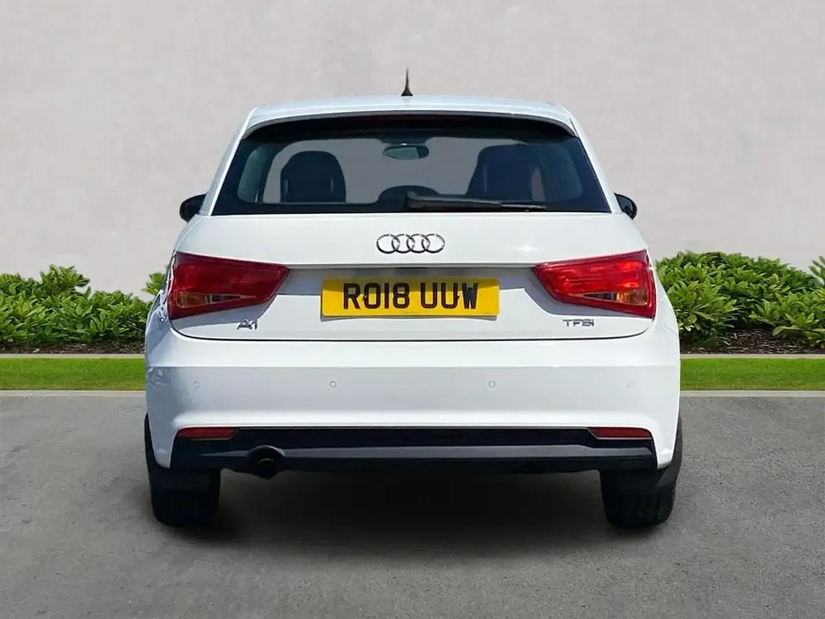 Used Audi A1 Sportback Premium 95 HP (69 kW) 2018 White Hatchback