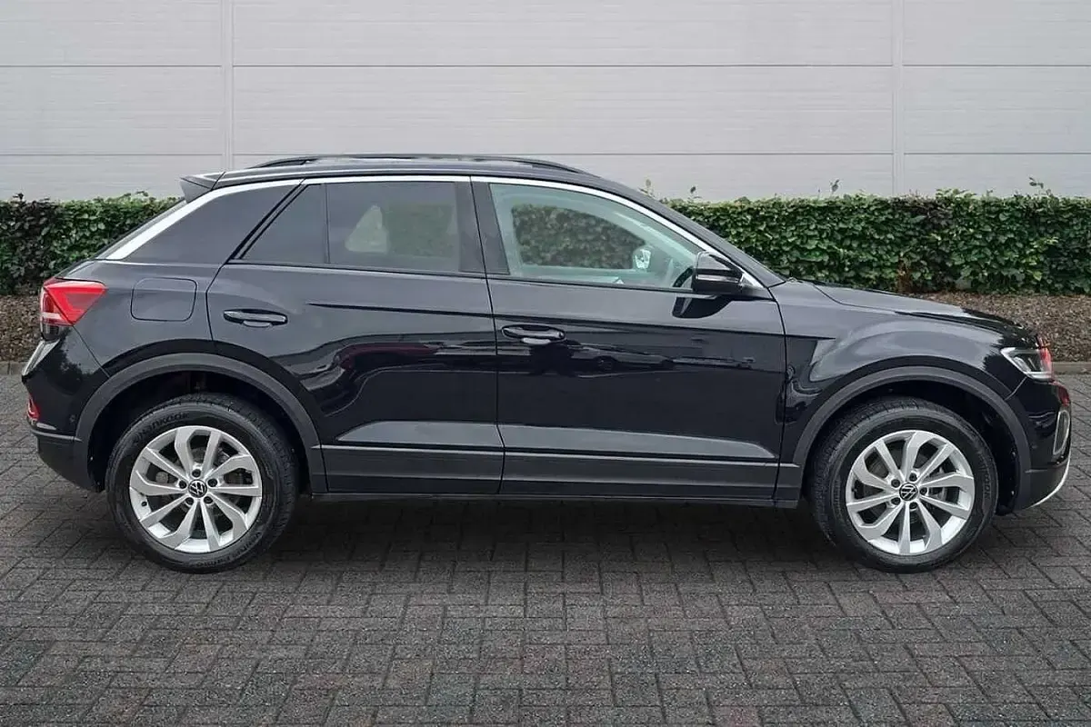 Używany VW T-Roc Match 110 KM (80 kW) 2024 Czarny SUV