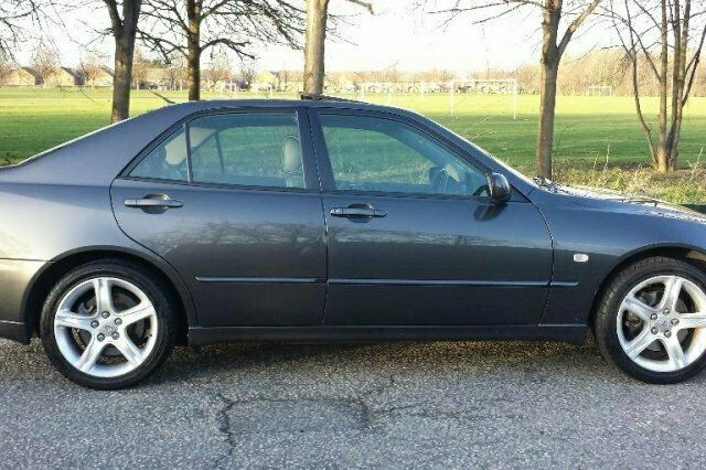 Used Lexus IS200 153 HP (112 kW) 2002 Sedan