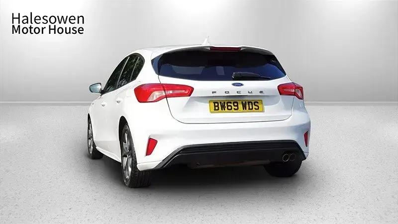 Used Ford Focus ST-Line 125 HP (91 kW) 2020 White Hatchback