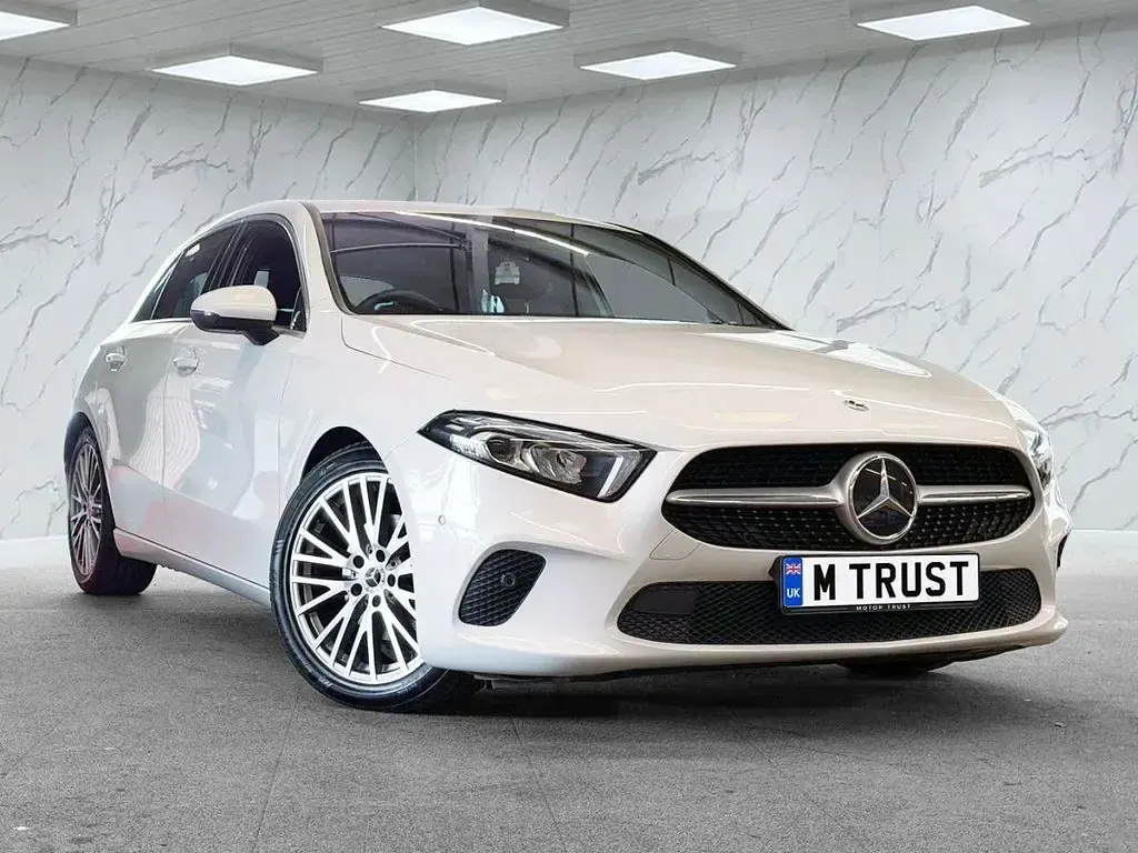 Used Mercedes A180 Executive 116 HP (85 kW) 2023 White Hatchback