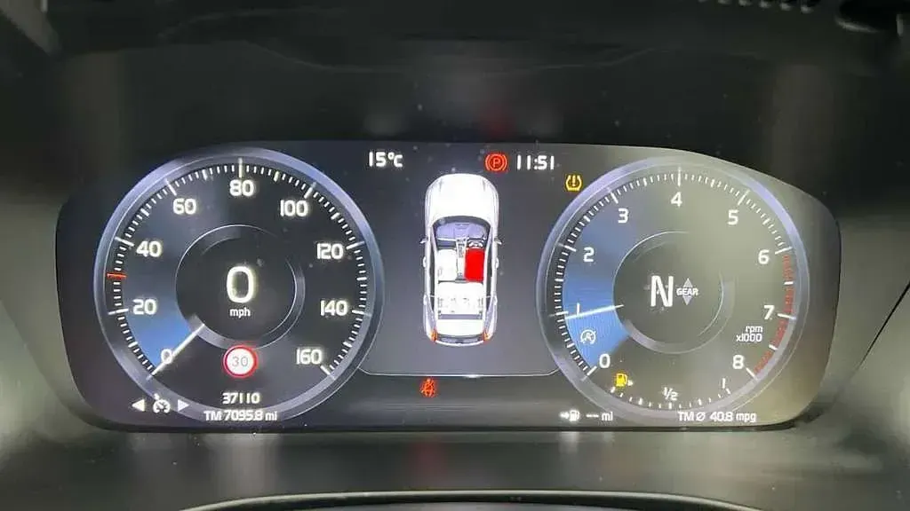 Used Volvo XC40 R-Design 161 HP (118 kW) 2022 Silver SUV