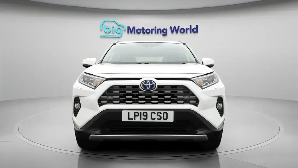 Used Toyota RAV4 Hybrid 222 HP (163 kW) 2019 White SUV