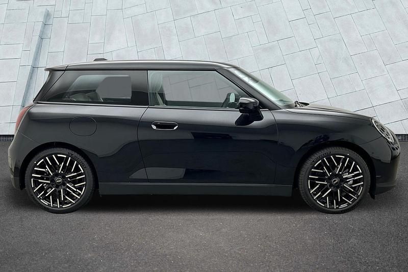 Used Mini Cooper Hatch 133 kW (181 HP) 2024 Black Hatchback