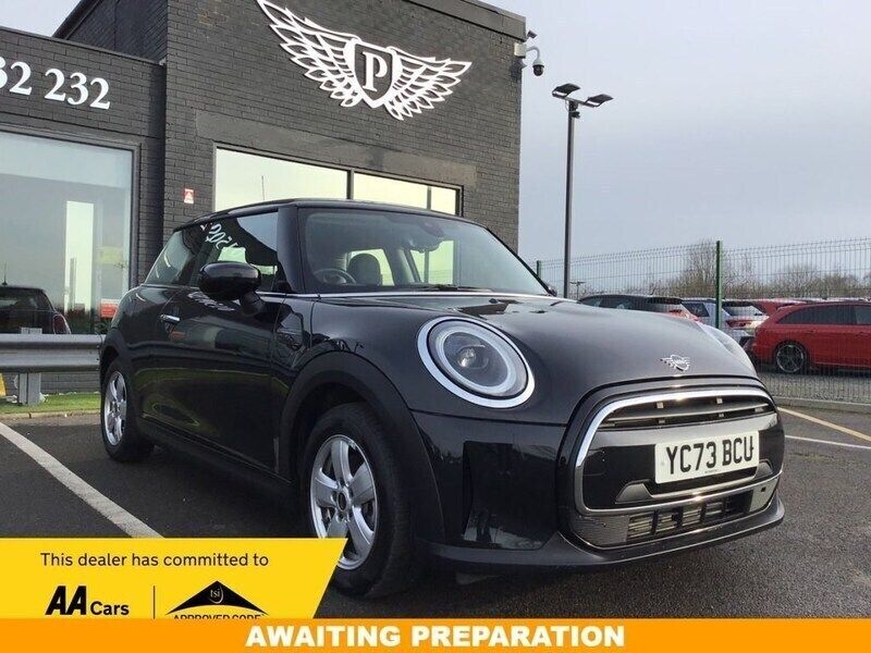 Black Used 2023 Mini Cooper Classic Hatchback | £16,495 (Super price) - Image 1/4