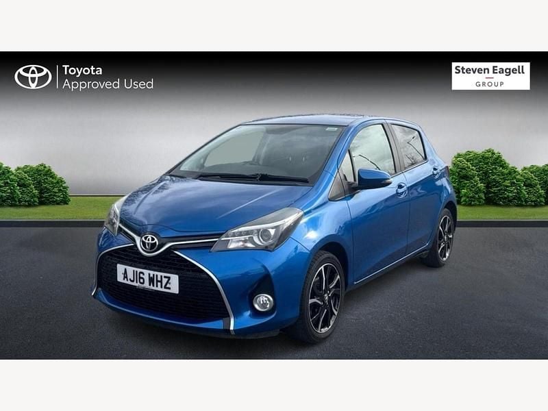 Used Toyota Yaris Design 99 HP (72 kW) 2016 Blue Hatchback