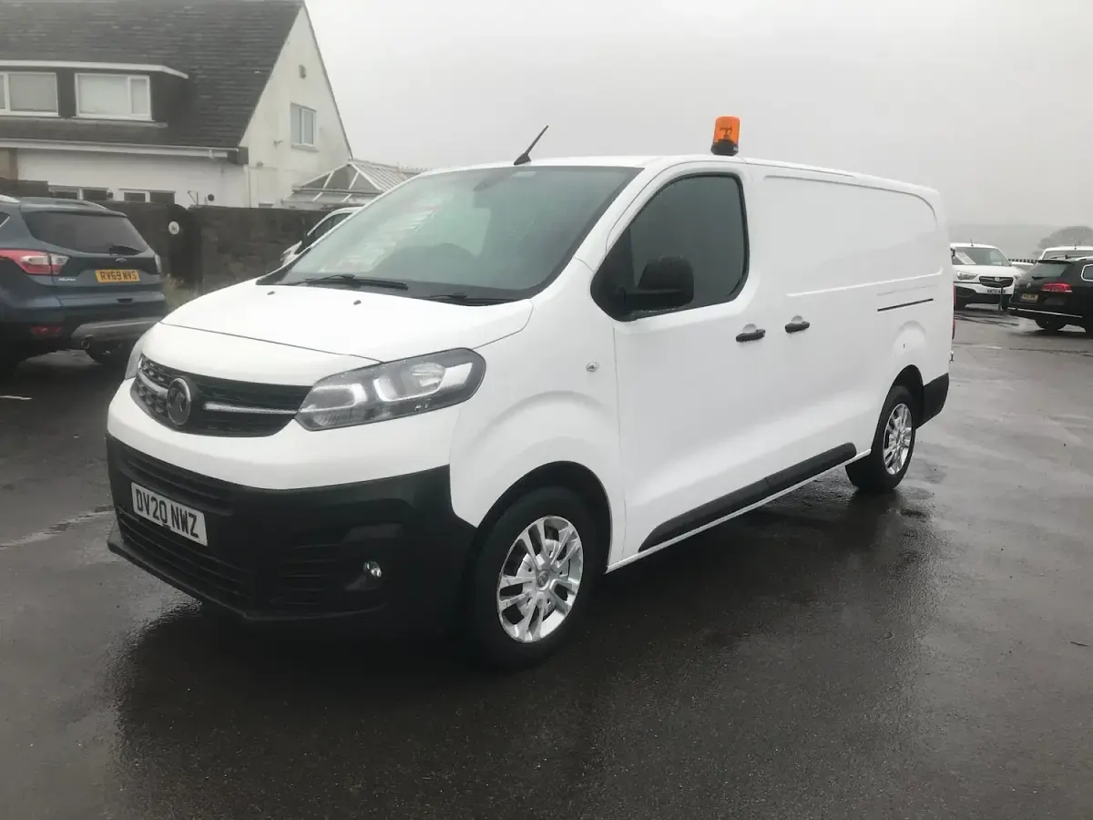 Used Vauxhall Vivaro 100 HP (73 kW) 2020 White MPV