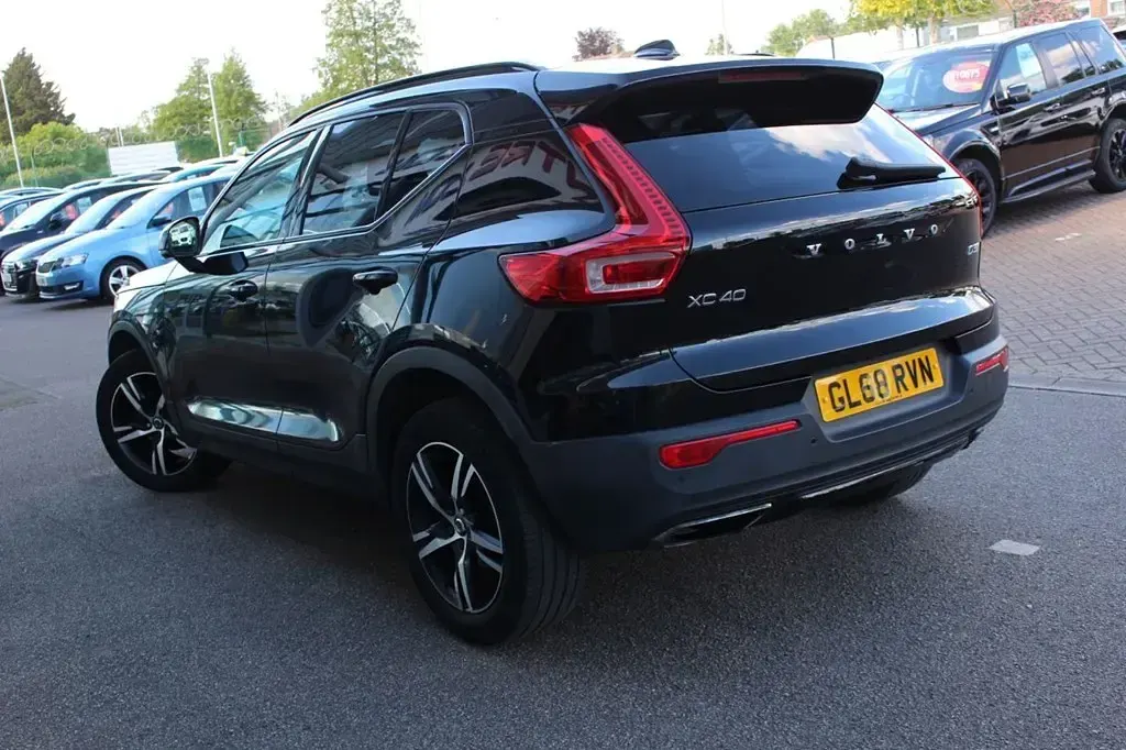 Begagnad Volvo XC40 R-Design 150 HK (110 kW) 2018 Svart SUV