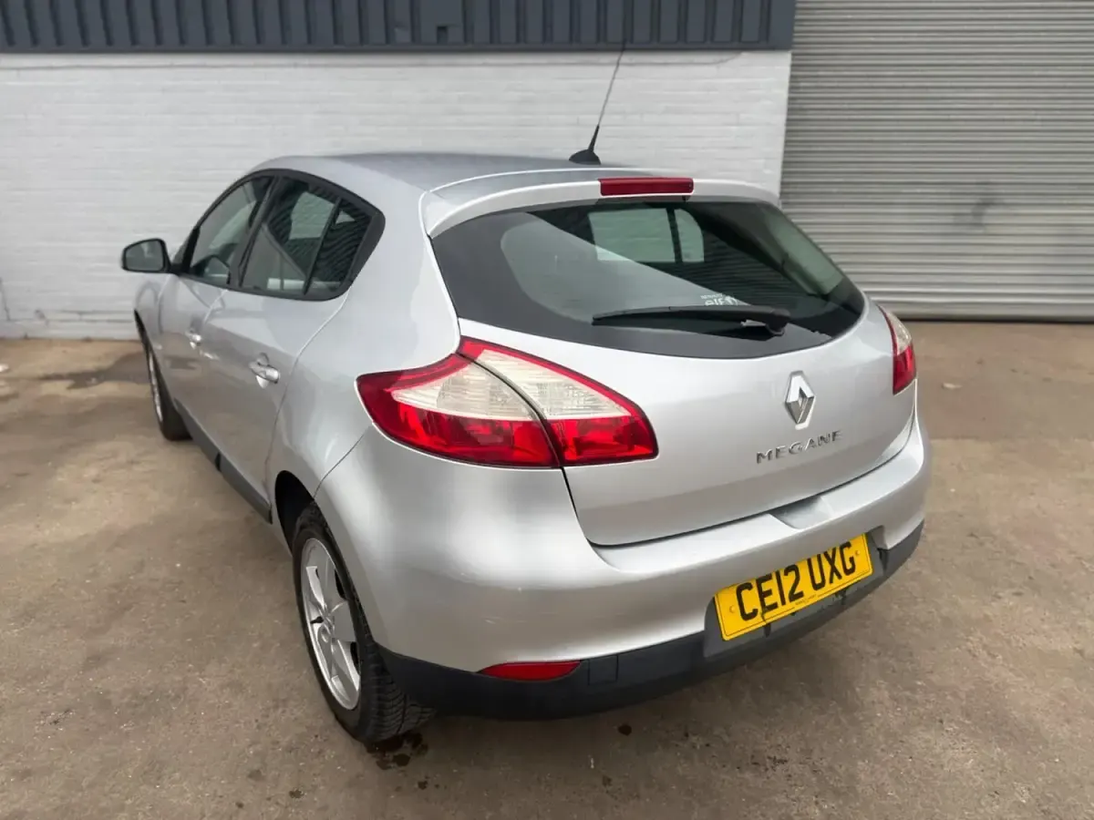 Usado Renault Mégane Dynamique 2012 Prateado Citadino