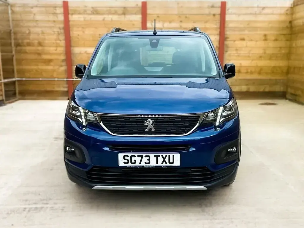 Used Peugeot Rifter Allure 131 HP (96 kW) 2023 Blue MPV