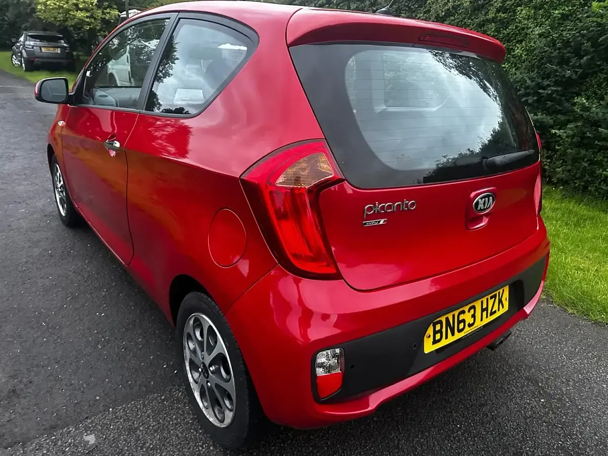 Used Kia Picanto City 68 HP (50 kW) 2013 Red Hatchback