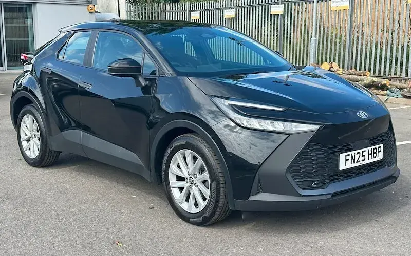 Used Toyota C-HR 140 HP (102 kW) 2025 SUV