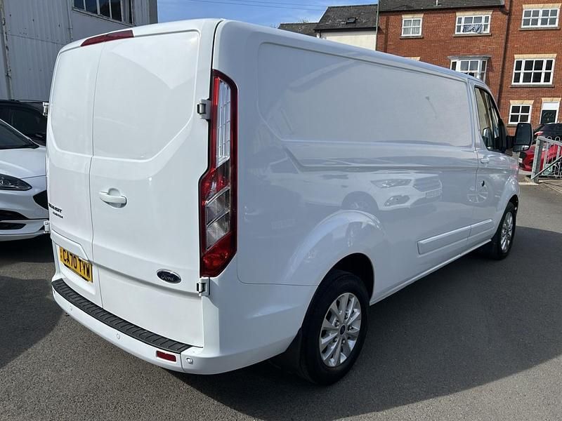 Used Ford Transit Custom Limited 130 HP (95 kW) 2021 White Van