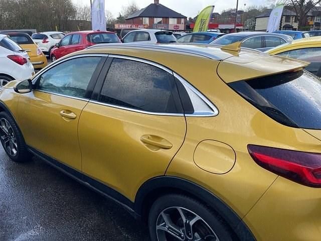 Usado Kia XCeed 118 HP (86 kW) 2020 Amarelo SUV
