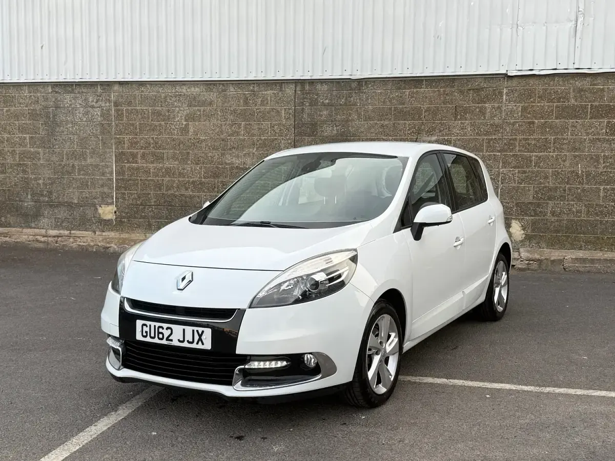 Used Renault Scénic Dynamique 2012 White MPV