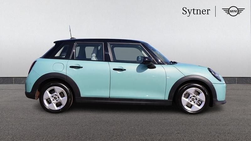 Usado Mini Cooper Hatch 113 kW (154 HP) 2025 Verde Citadino