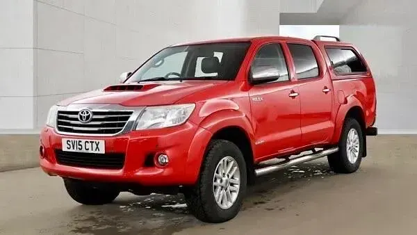 Used Toyota HiLux 171 HP (125 kW) 2015 Red Pickup
