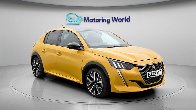 Second-hand Peugeot 208 GT 102 CP (75 kW) 2022 Hatchback