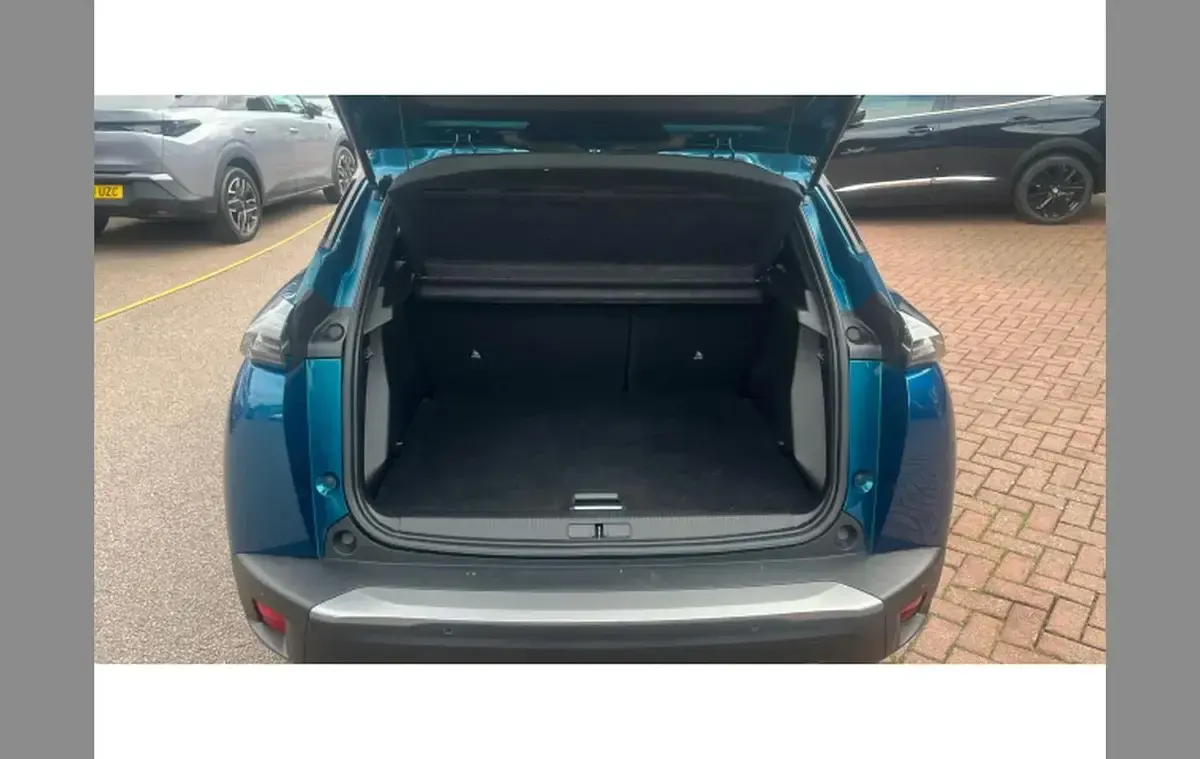 Używany Peugeot e-2008 GTi 114 kW (156 KM) 2025 Niebieski SUV