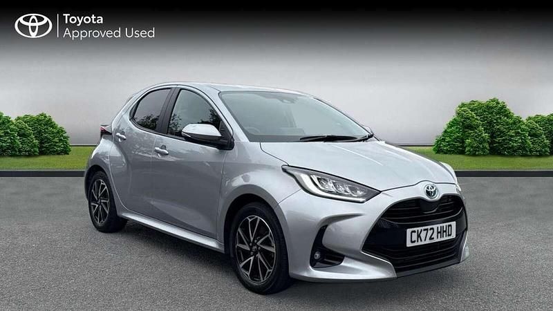 Silver Used 2022 Toyota Yaris Hybrid Design Hatchback | £16,265 (Fair price) - Image 1/4
