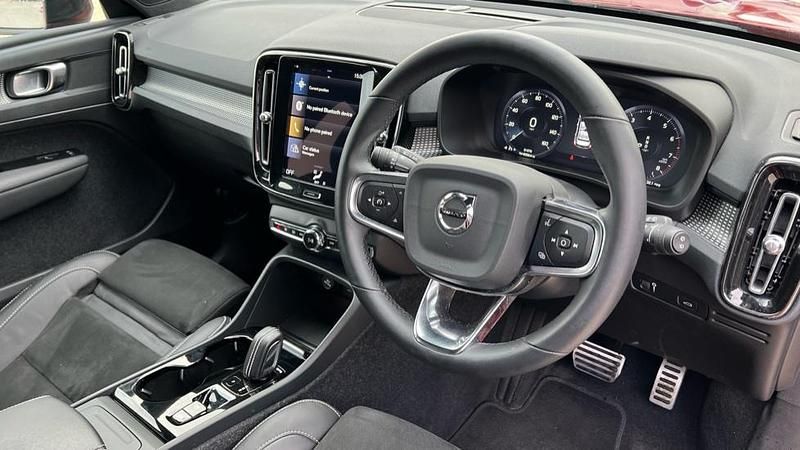 Used Volvo XC40 R-Design 163 HP (119 kW) 2022 Red SUV