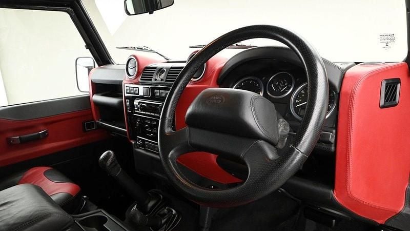 Used Land Rover Defender Autobiography 2015 Santorini black SUV