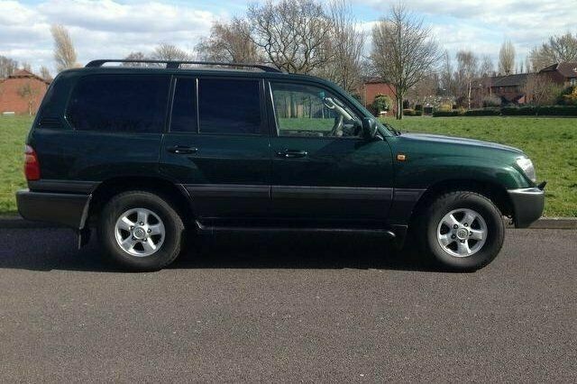 Used Toyota Land Cruiser 232 HP (170 kW) 2000 SUV