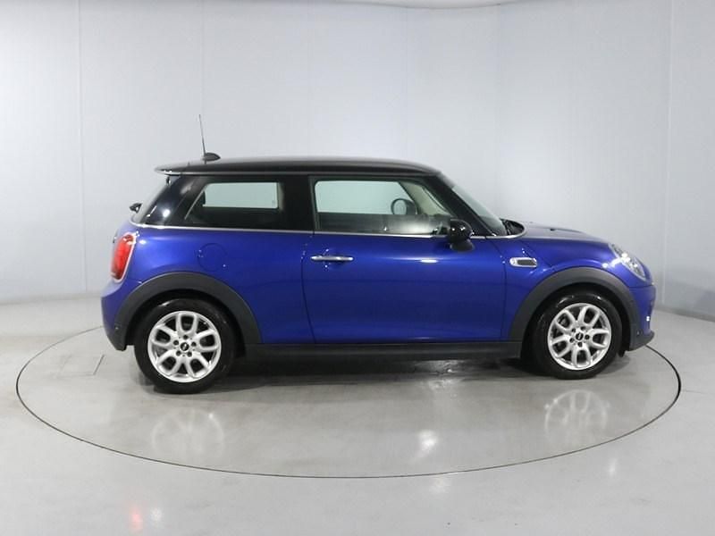 Used Mini Cooper Hatch 134 HP (98 kW) 2018 Blue Hatchback