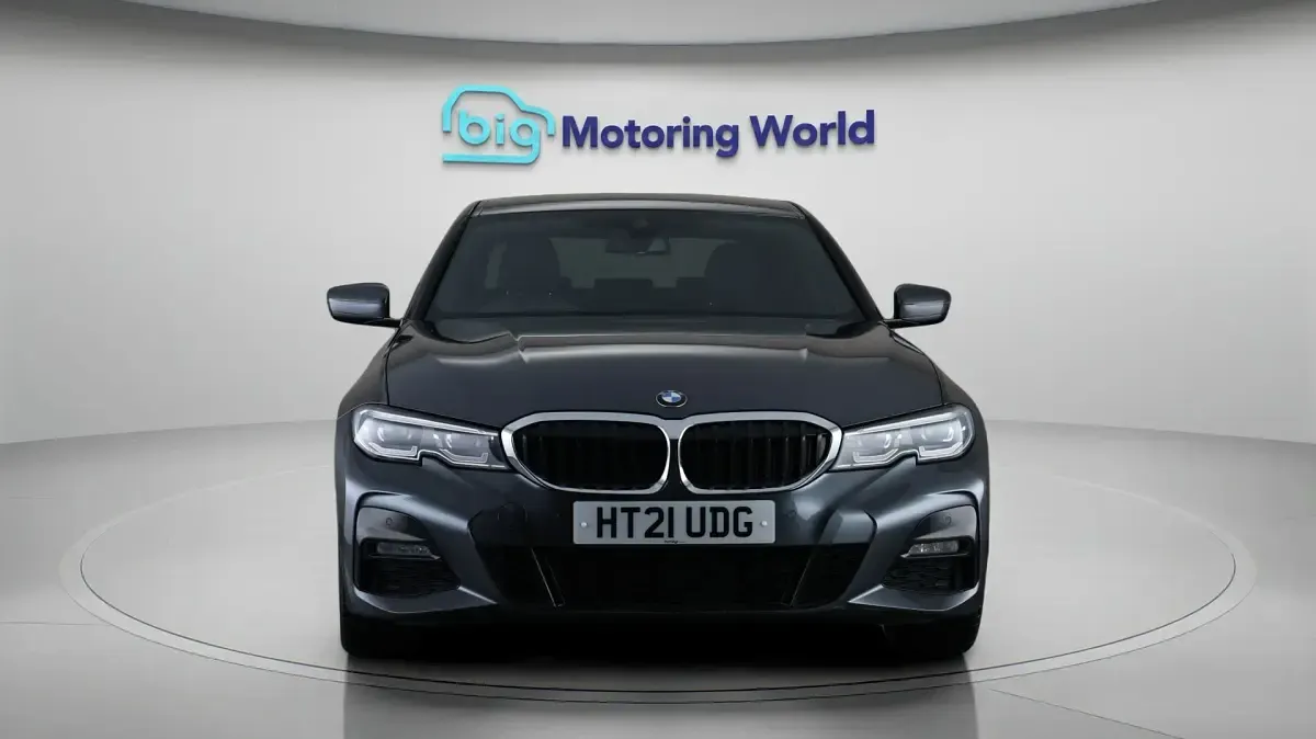 Używany BMW 320 M Sport 184 KM (135 kW) 2021 Szary Sedan/Limuzyna