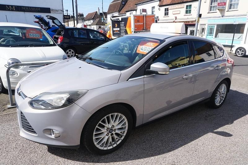 Used Ford Focus Zetec 125 HP (91 kW) 2011 Silver Hatchback