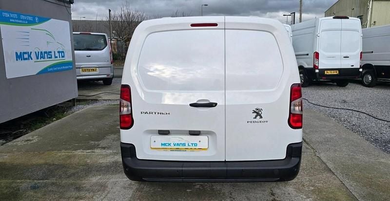 Used Peugeot Partner 100 HP (73 kW) 2021 White MPV