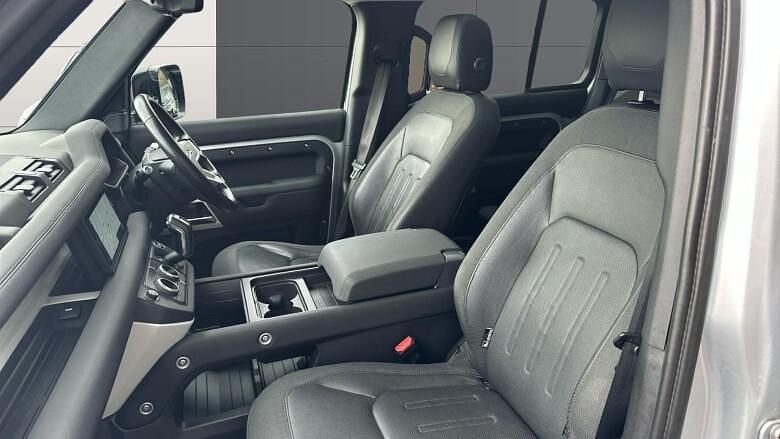 Used Land Rover Defender First Edition 240 HP (176 kW) 2020 Estate