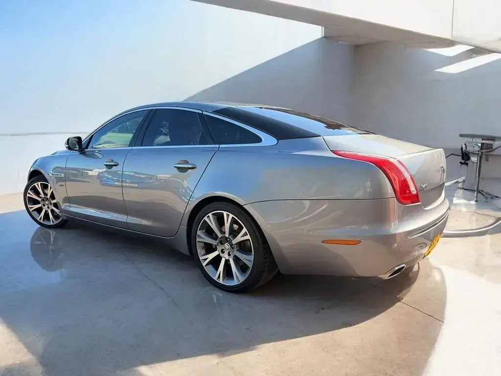Usado Jaguar XJ Portfolio 2010 Cinzento Sedan