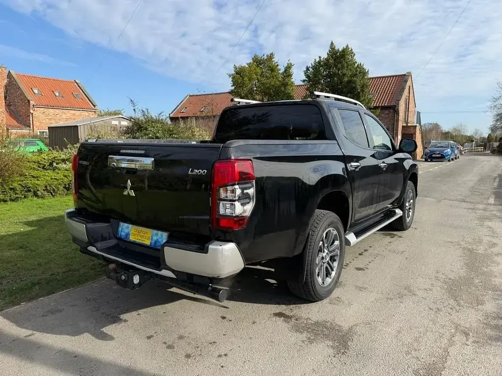 Usado Mitsubishi L200 150 HP (110 kW) 2020 Preto Pickup