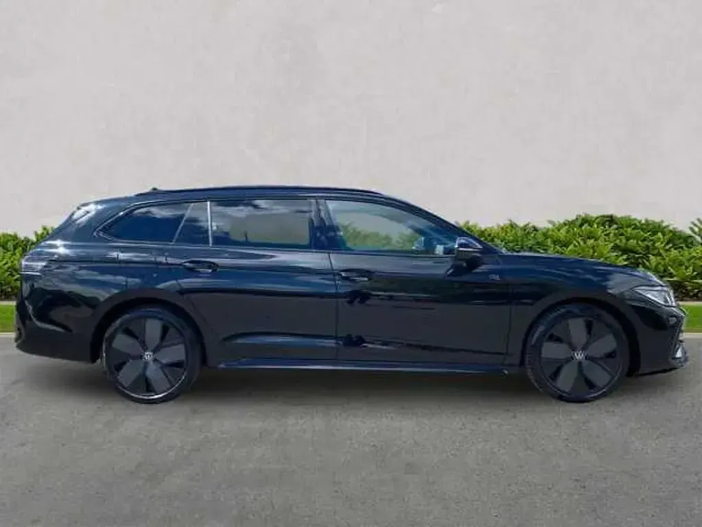 Nuevo VW Passat R-line 204 CV (150 kW) 2026 Negro Familiar