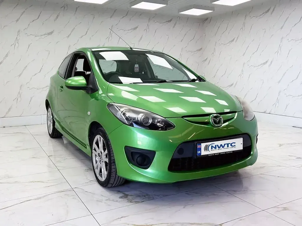 Used Mazda 2 86 HP (63 kW) 2010 Green Hatchback
