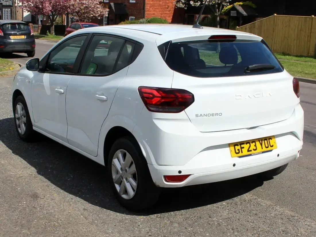 Used Dacia Sandero Expression 90 HP (66 kW) 2023 White Hatchback