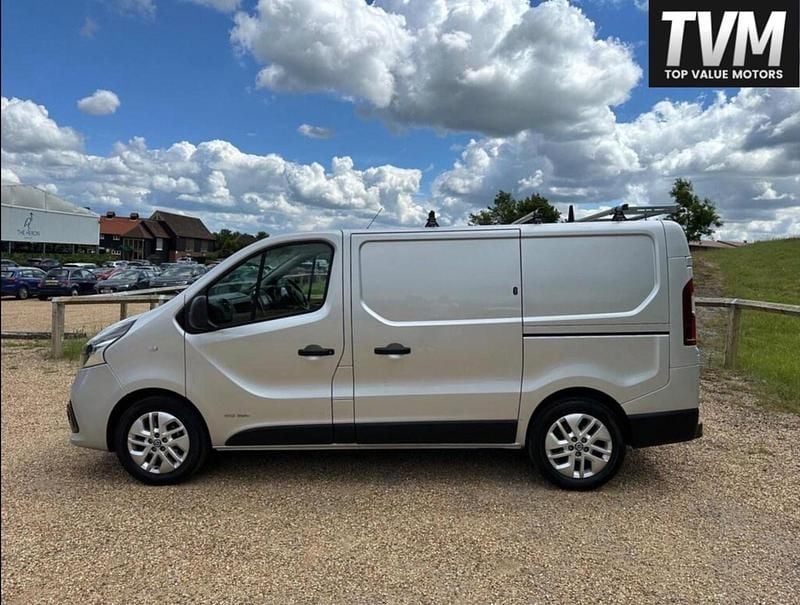 Used Nissan NV300 Tekna 120 HP (88 kW) 2020 Grey Van