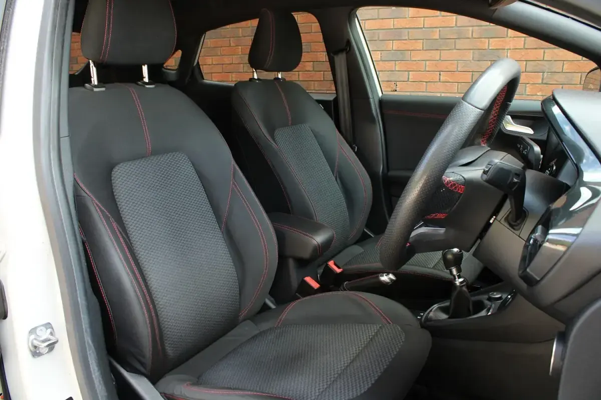 Used Ford Puma ST-Line 100 HP (73 kW) 2020 White SUV