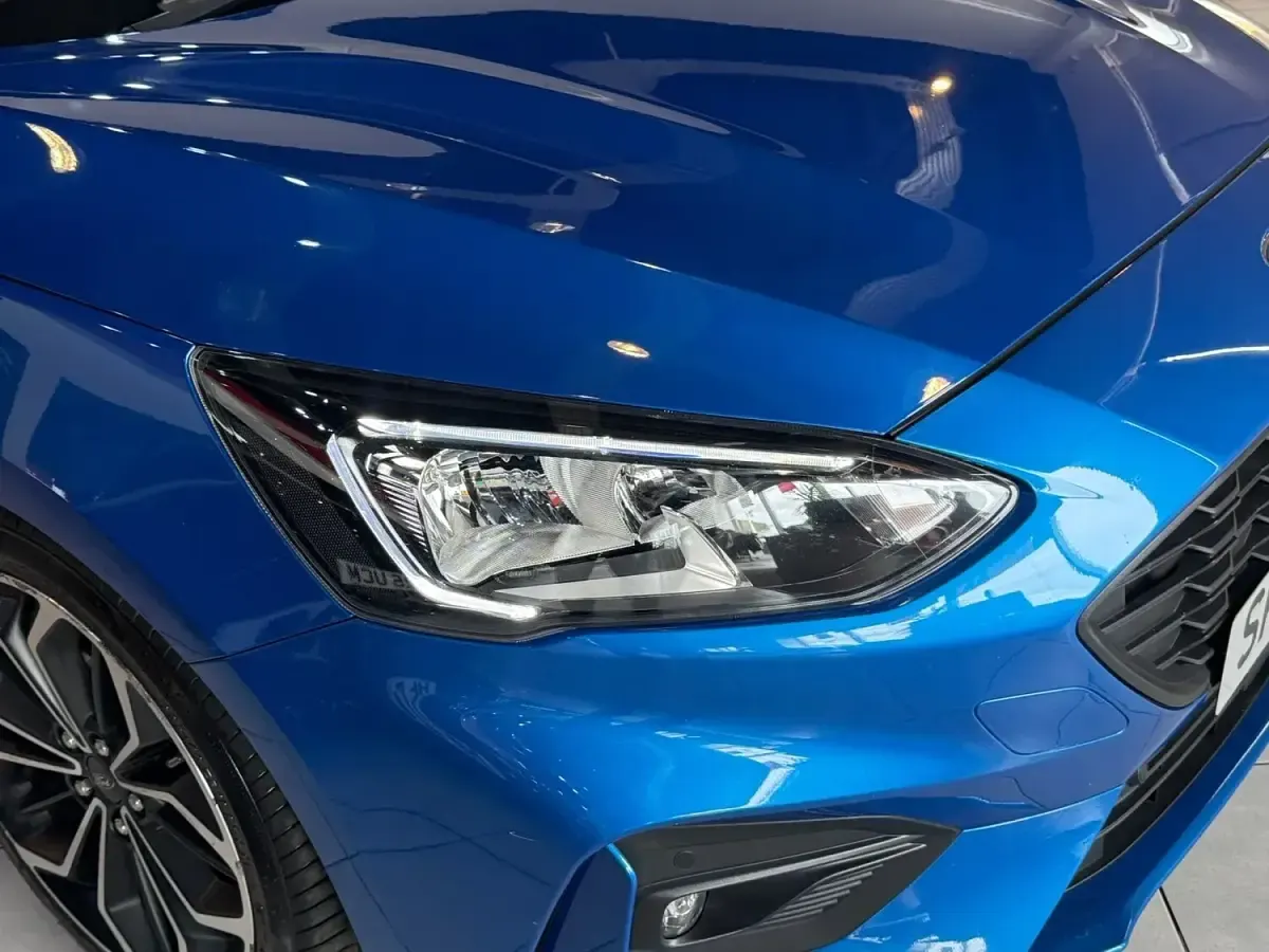 Used Ford Focus ST-Line X 120 HP (88 kW) 2018 Blue Hatchback