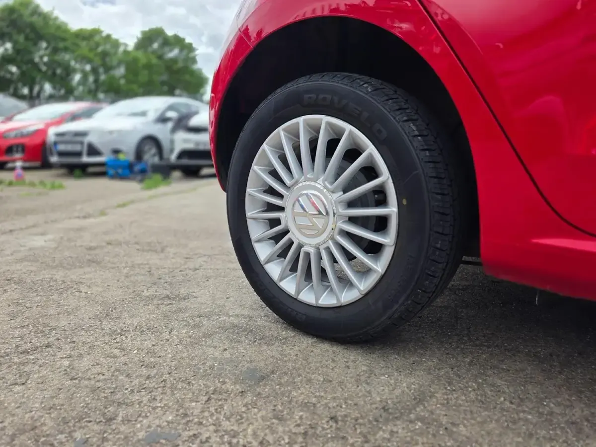 Begagnad VW up! high up! 2016 Röd Halvkombi