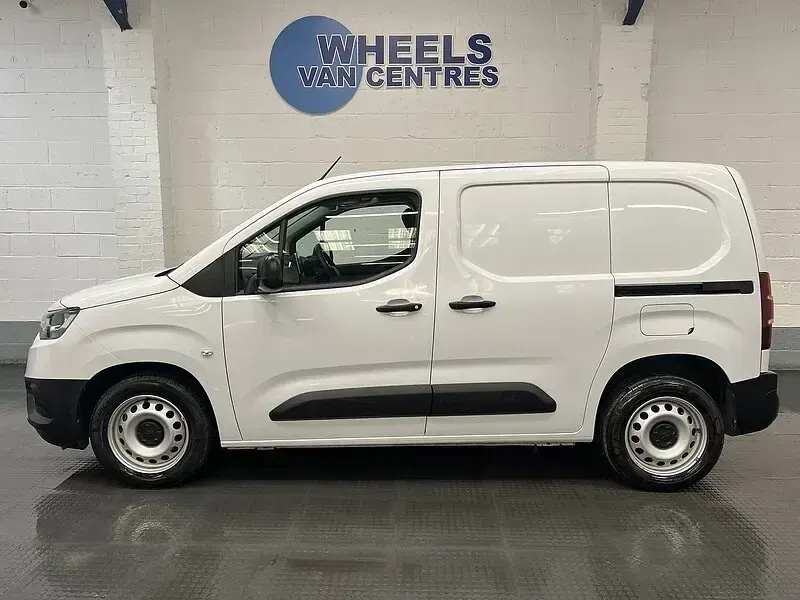 Used Toyota Proace Active 120 HP (88 kW) 2023 White MPV