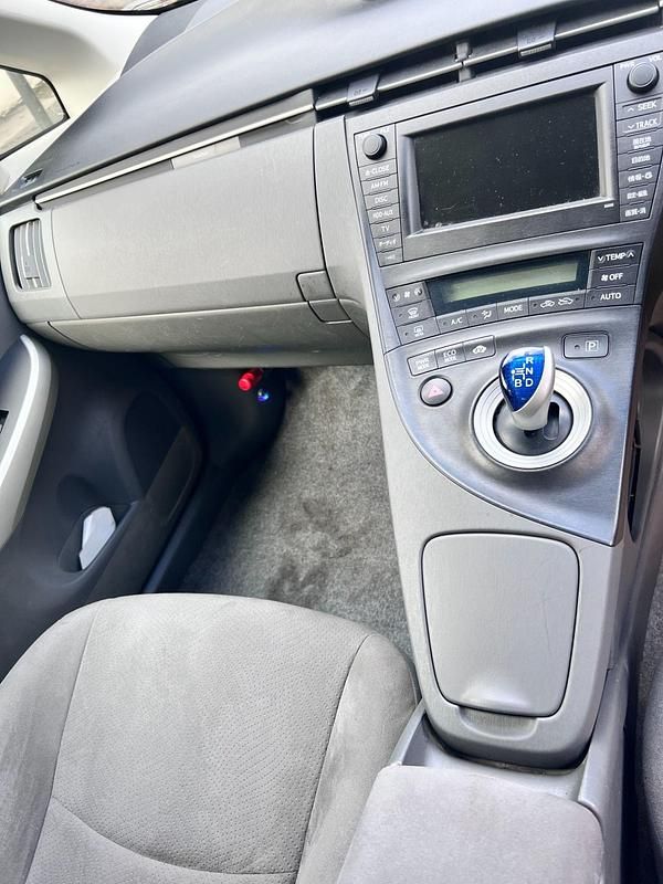 Used Toyota Prius 136 HP (100 kW) 2009 Silver Hatchback