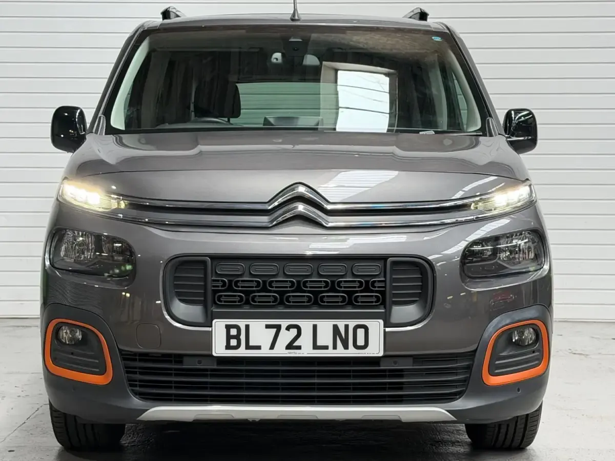 Usado Citroën Berlingo XTR 131 CV (96 kW) 2022 Gris Monovolumen