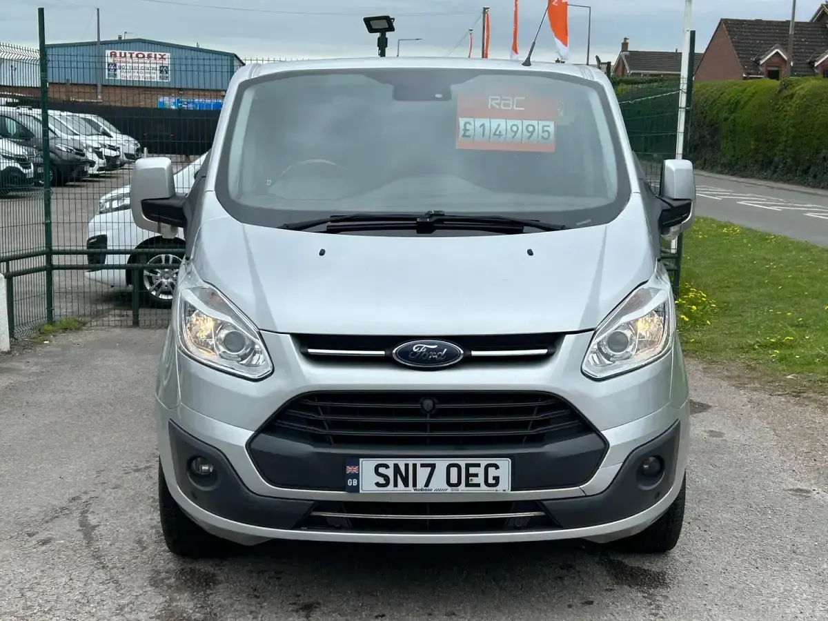Used Ford Transit Custom Limited 130 HP (95 kW) 2017 Silver Van