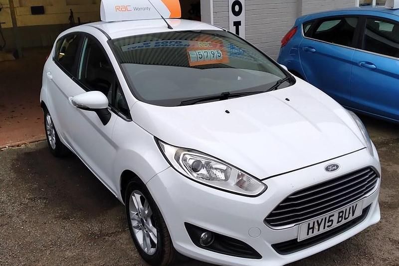 Used Ford Fiesta Zetec 2015 White Hatchback
