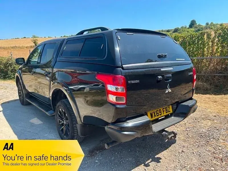 Used Mitsubishi L200 181 HP (133 kW) 2019 Black Pickup