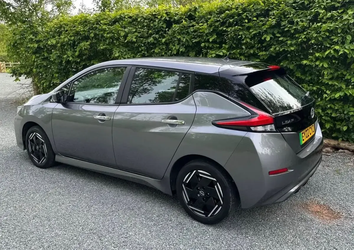 Gebraucht Nissan Leaf Acenta 110 kW (150 PS) 2022 Grau Kleinwagen