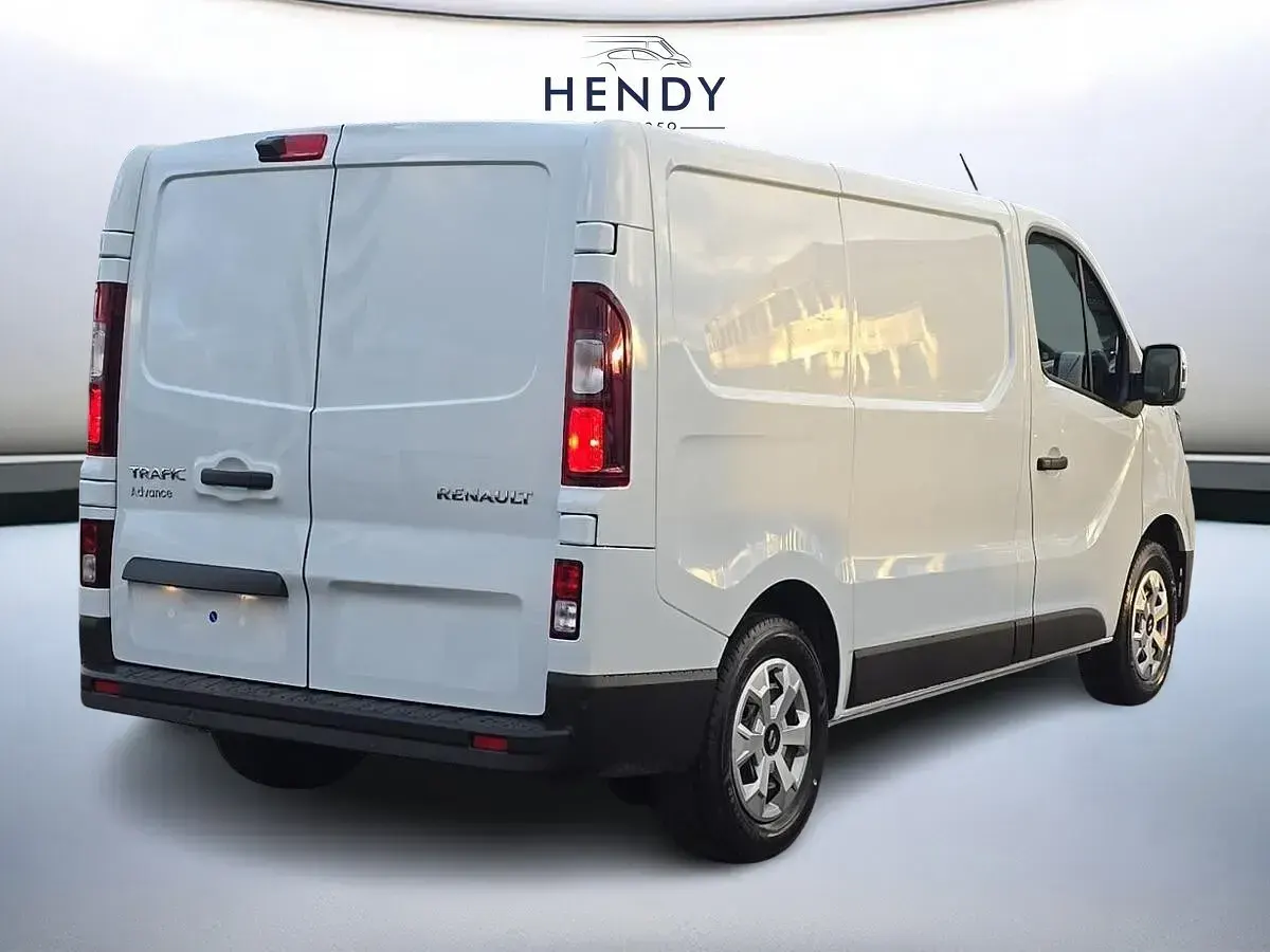 New Renault Trafic 2026 Glacier white MPV