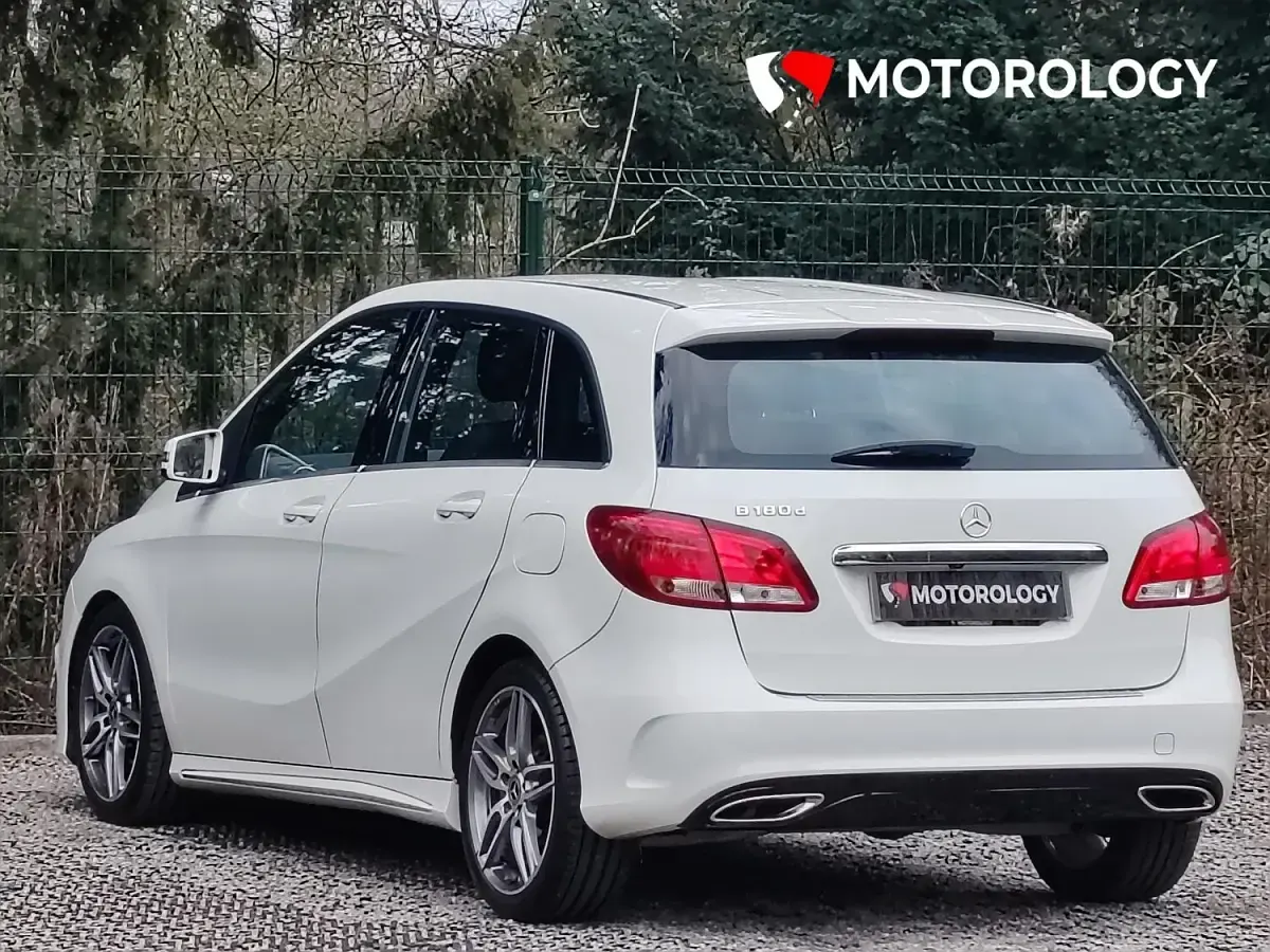 Used Mercedes B180 AMG line 109 HP (80 kW) 2018 White Hatchback